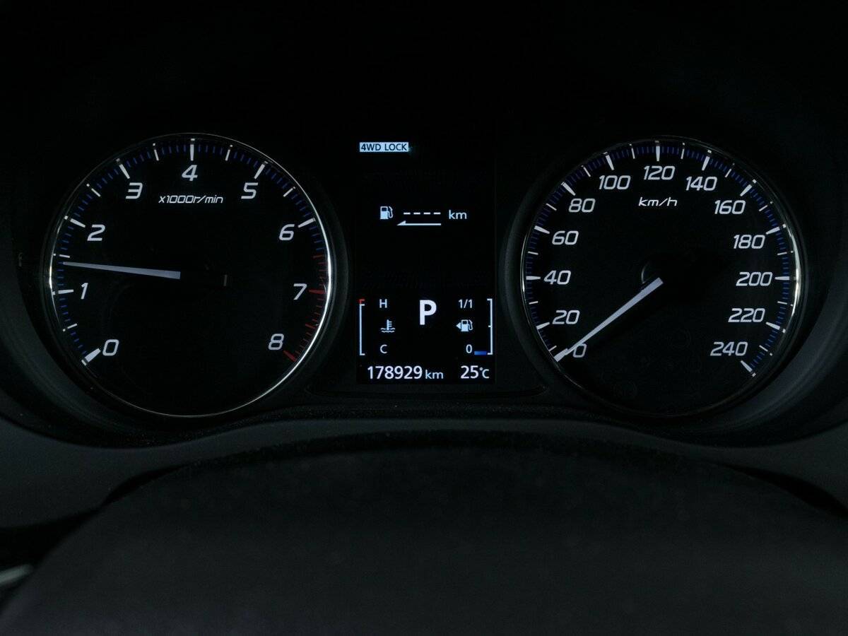 Mitsubishi Outlander с пробегом — 2016 год. Фото: #12