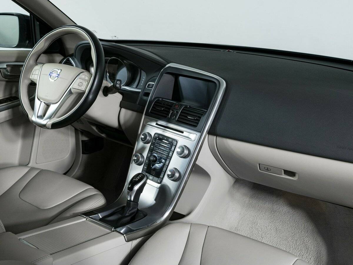 Volvo XC60 с пробегом — 2016 год. Фото: #10