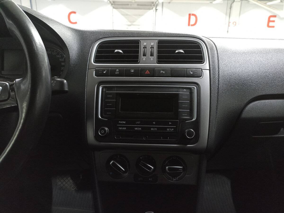 Volkswagen Polo с пробегом — 2018 год. Фото: #14