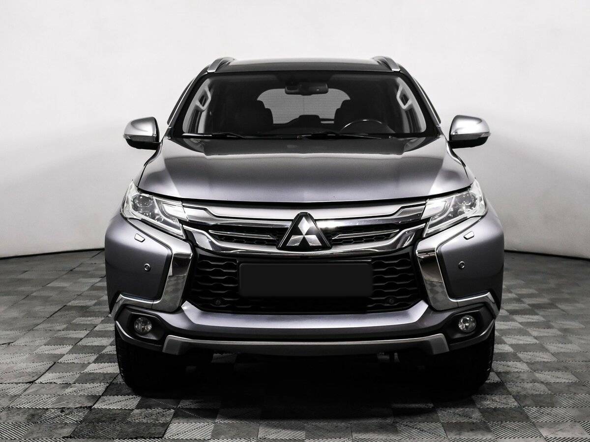 Mitsubishi Pajero Sport с пробегом — 2017 год. Фото: #1