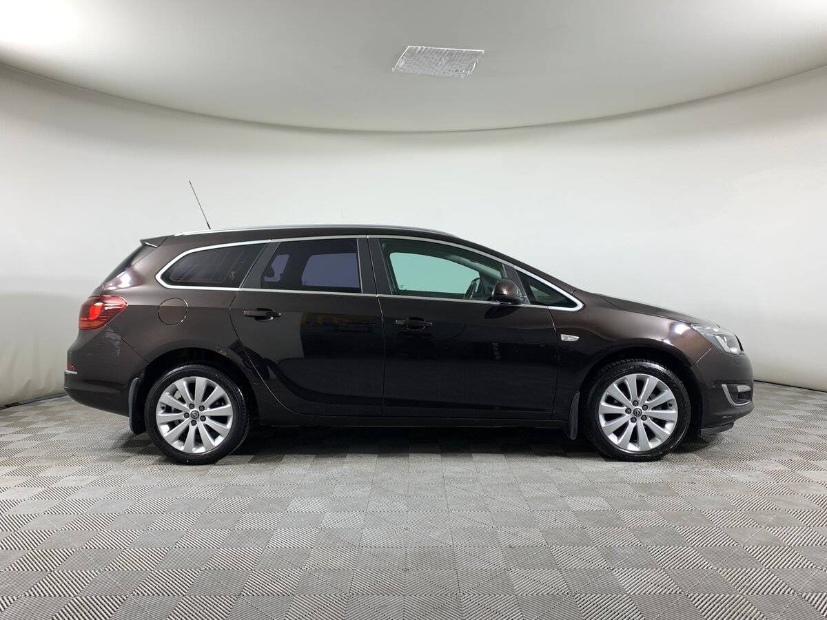 Opel Astra с пробегом — 2014 год. Фото: #3