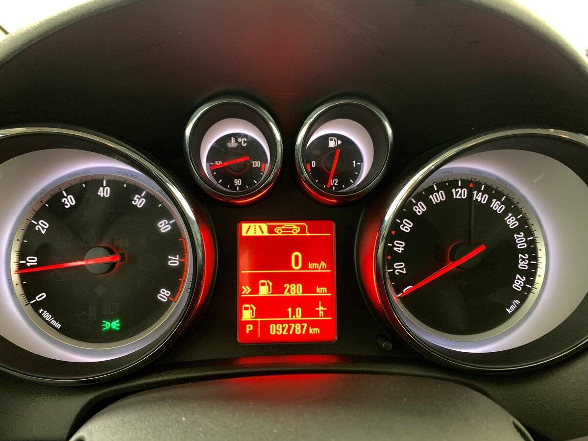 Opel Astra с пробегом — 2014 год. Фото: #13