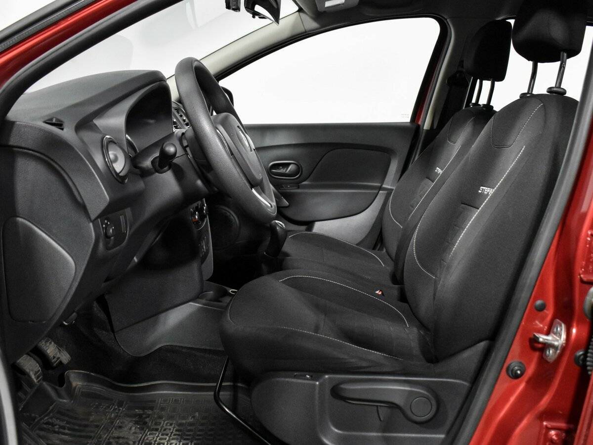 Renault Sandero с пробегом — 2014 год. Фото: #9