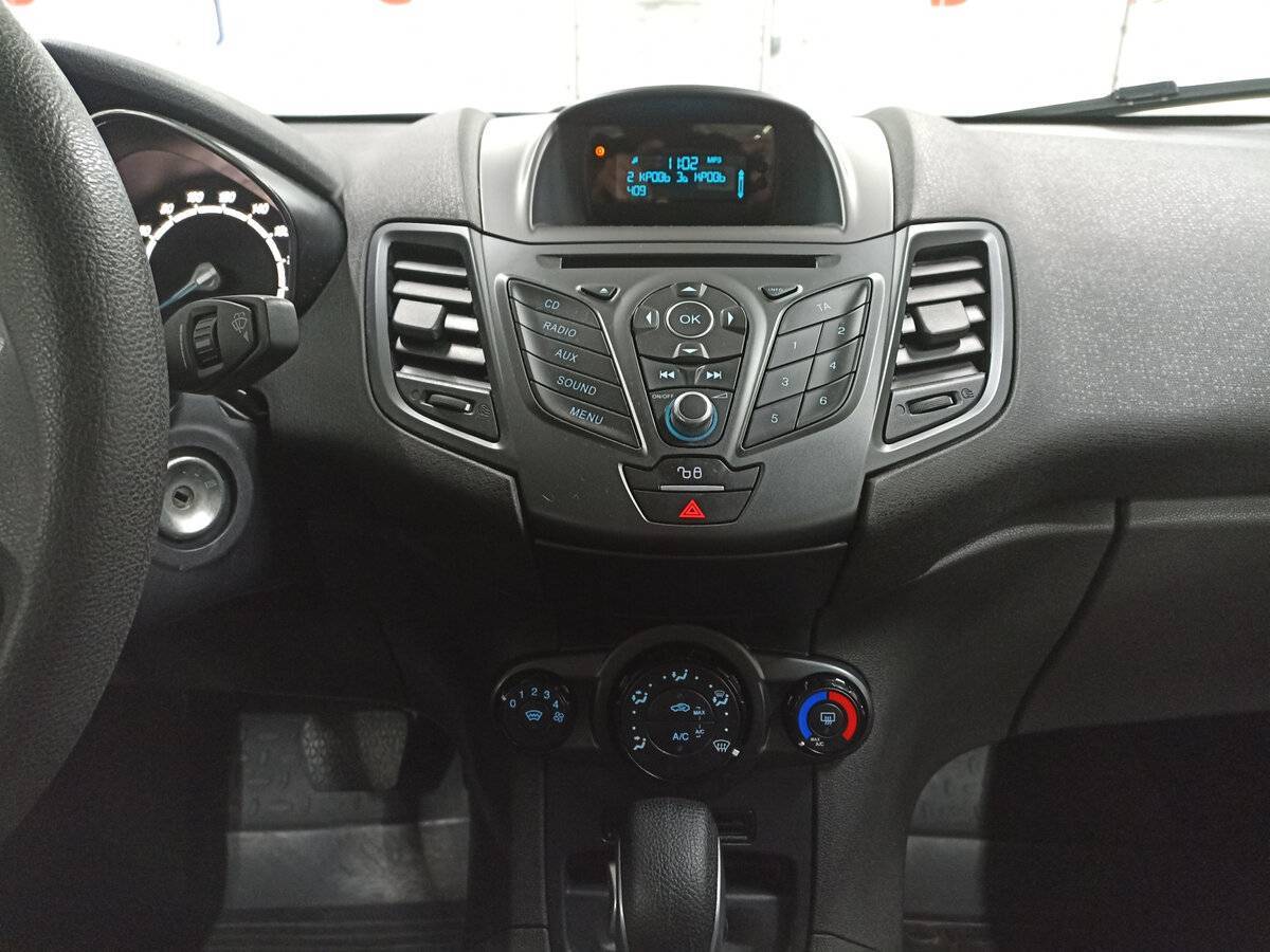 Ford Fiesta с пробегом — 2015 год. Фото: #13