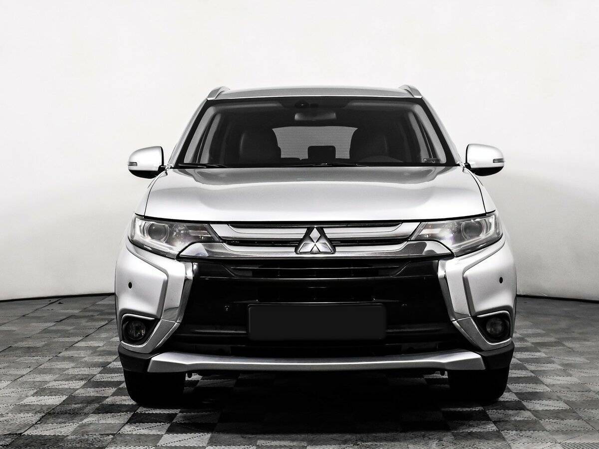 Mitsubishi Outlander с пробегом — 2015 год. Фото: #1
