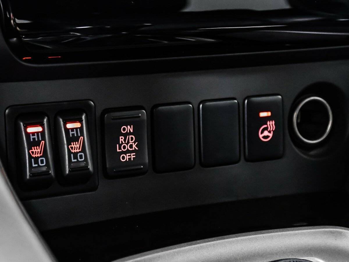 Mitsubishi Pajero Sport с пробегом — 2017 год. Фото: #21