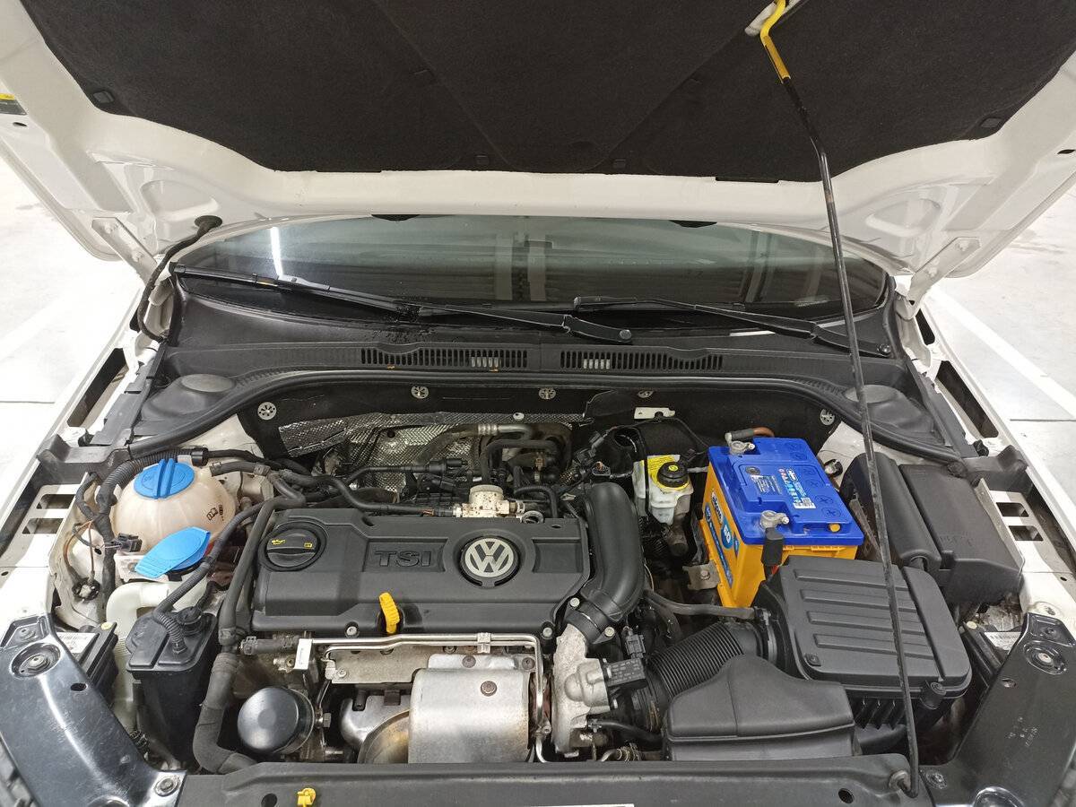 Volkswagen Jetta с пробегом — 2015 год. Фото: #8