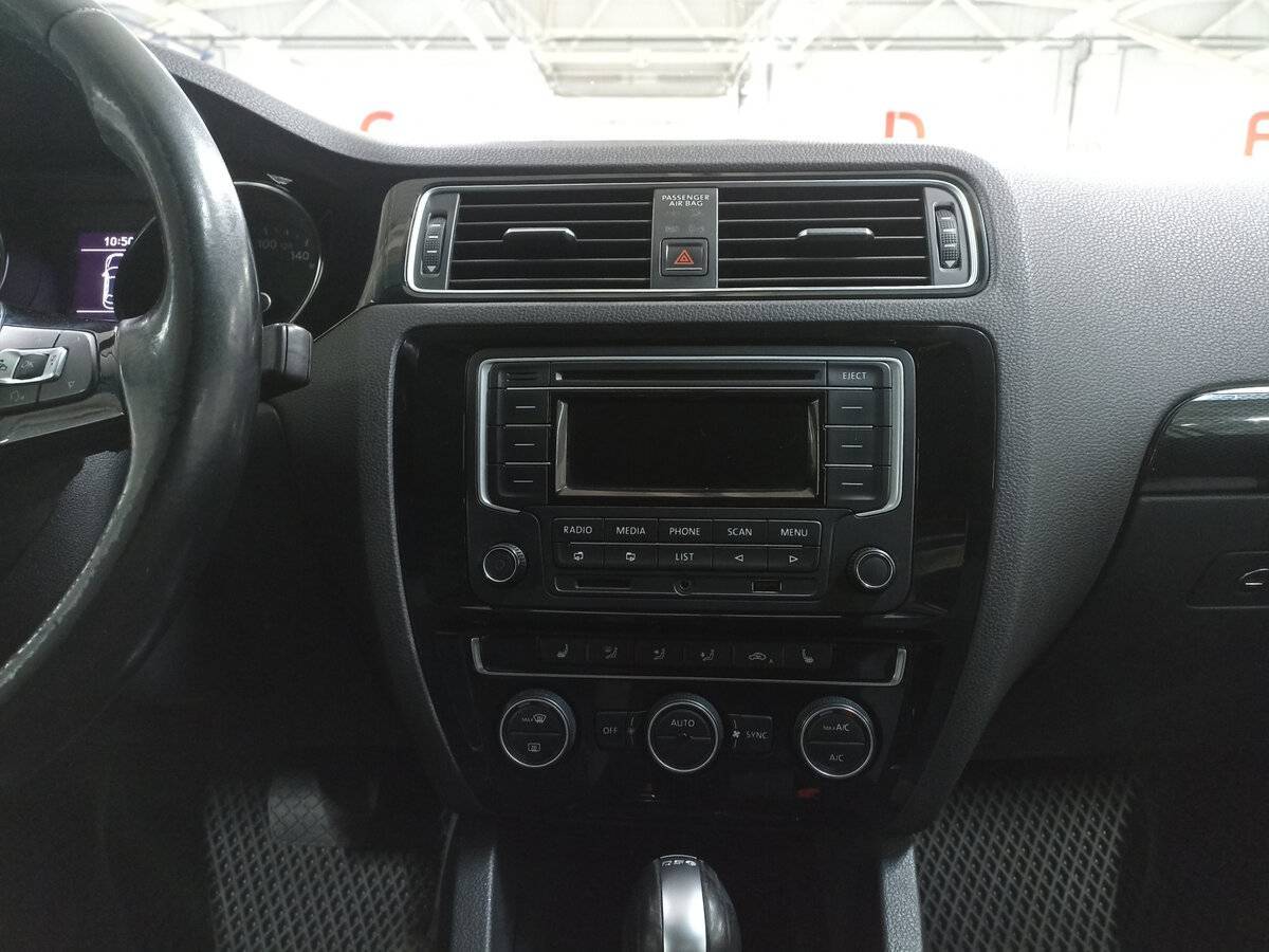 Volkswagen Jetta с пробегом — 2015 год. Фото: #14