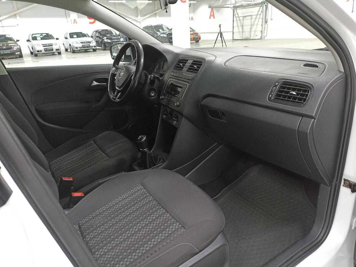 Volkswagen Polo с пробегом — 2018 год. Фото: #10