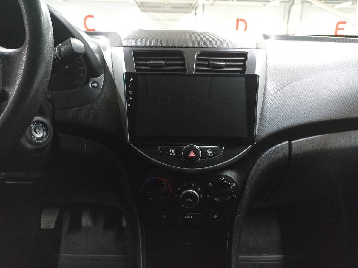 Hyundai Solaris с пробегом — 2015 год. Фото: #14