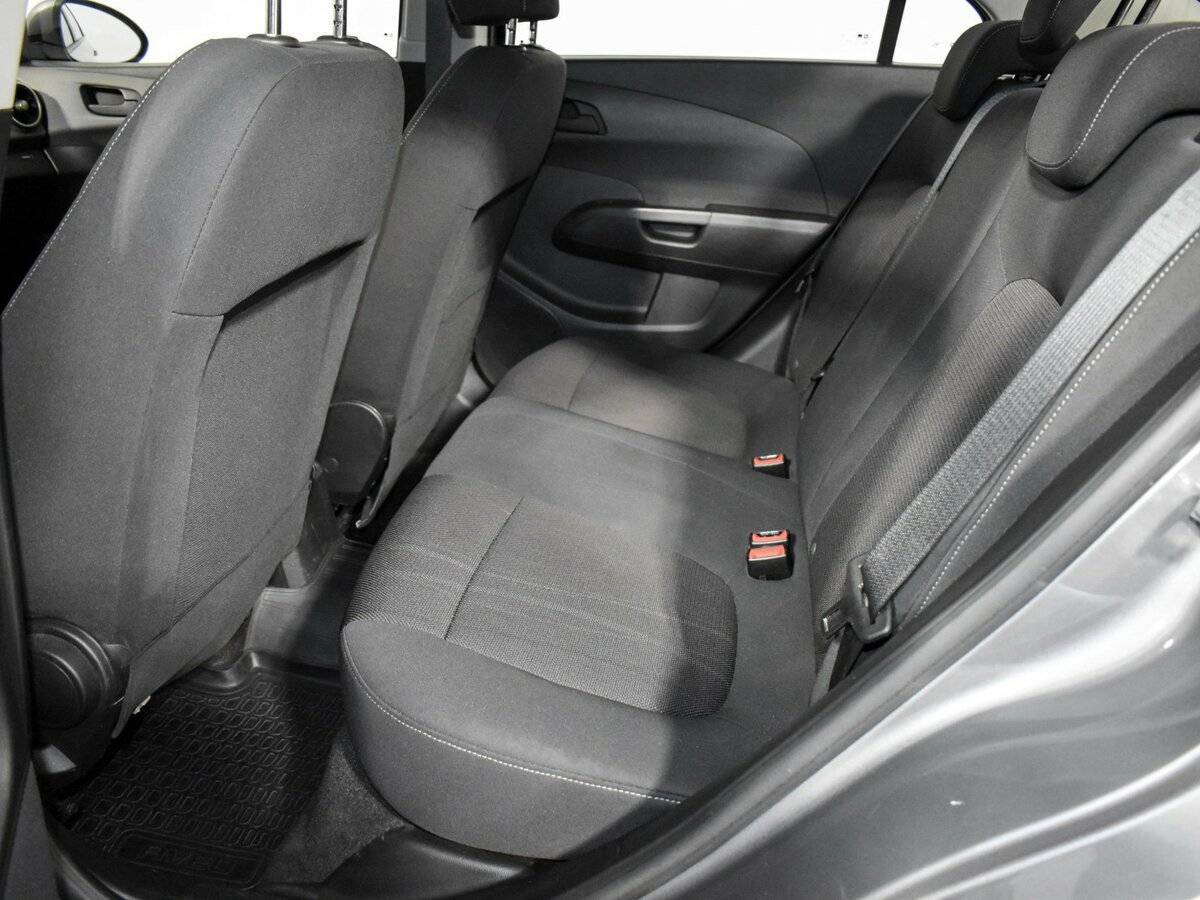 Chevrolet Aveo с пробегом — 2012 год. Фото: #10