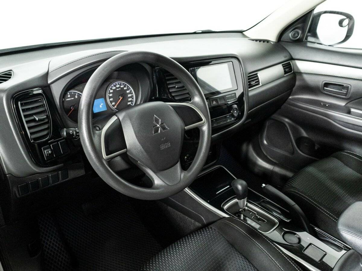 Mitsubishi Outlander с пробегом — 2017 год. Фото: #10