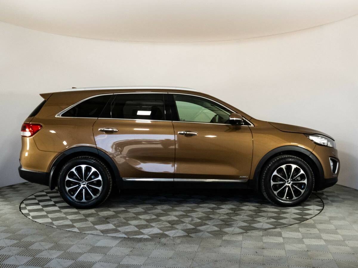 Kia Sorento с пробегом — 2015 год. Фото: #3