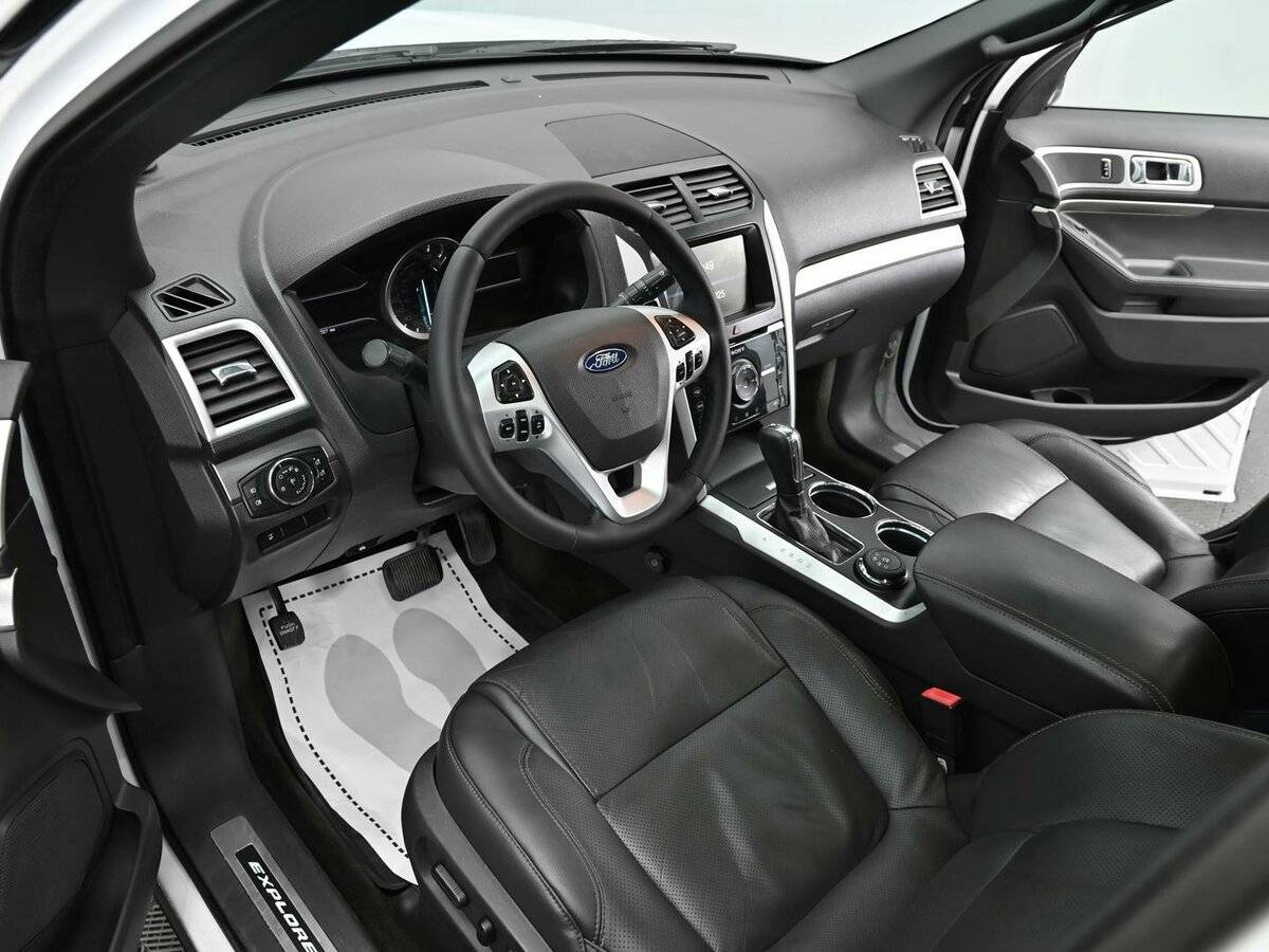 Ford Explorer с пробегом — 2013 год. Фото: #7