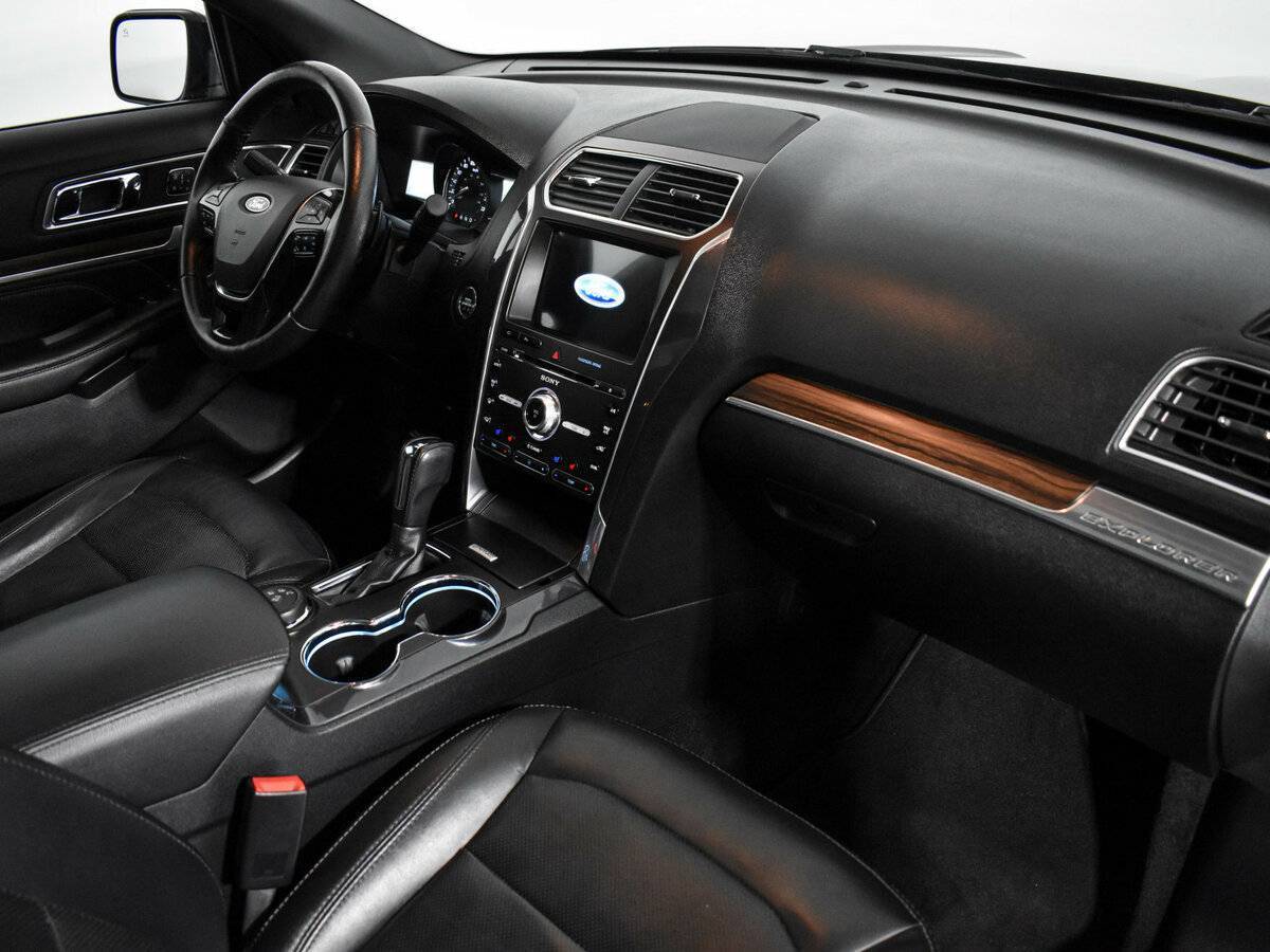 Ford Explorer с пробегом — 2016 год. Фото: #12