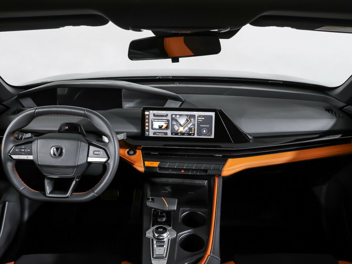 Changan UNI-V с пробегом — 2023 год. Фото: #13