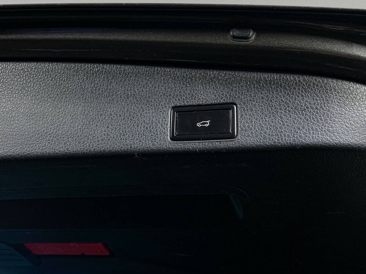 Volkswagen Touareg с пробегом — 2015 год. Фото: #7