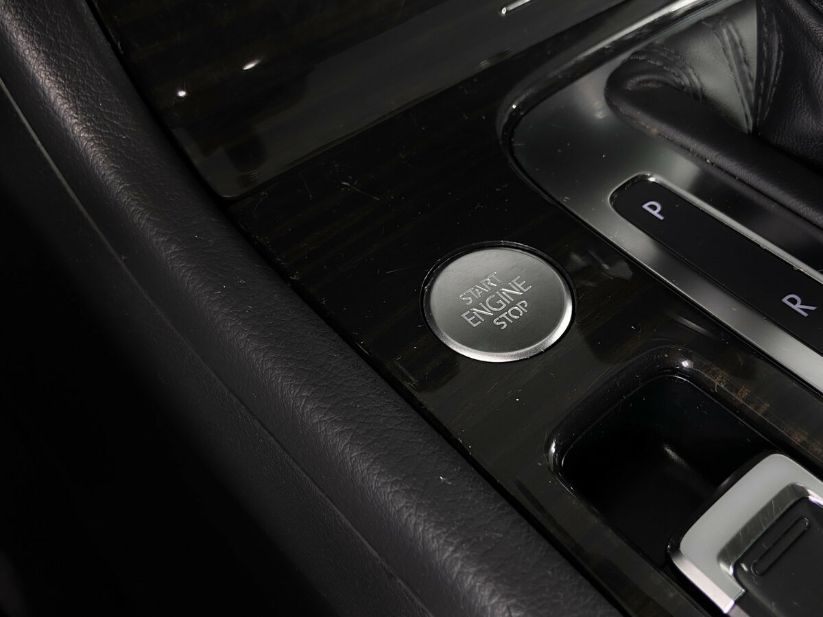 Volkswagen Touareg с пробегом — 2015 год. Фото: #13