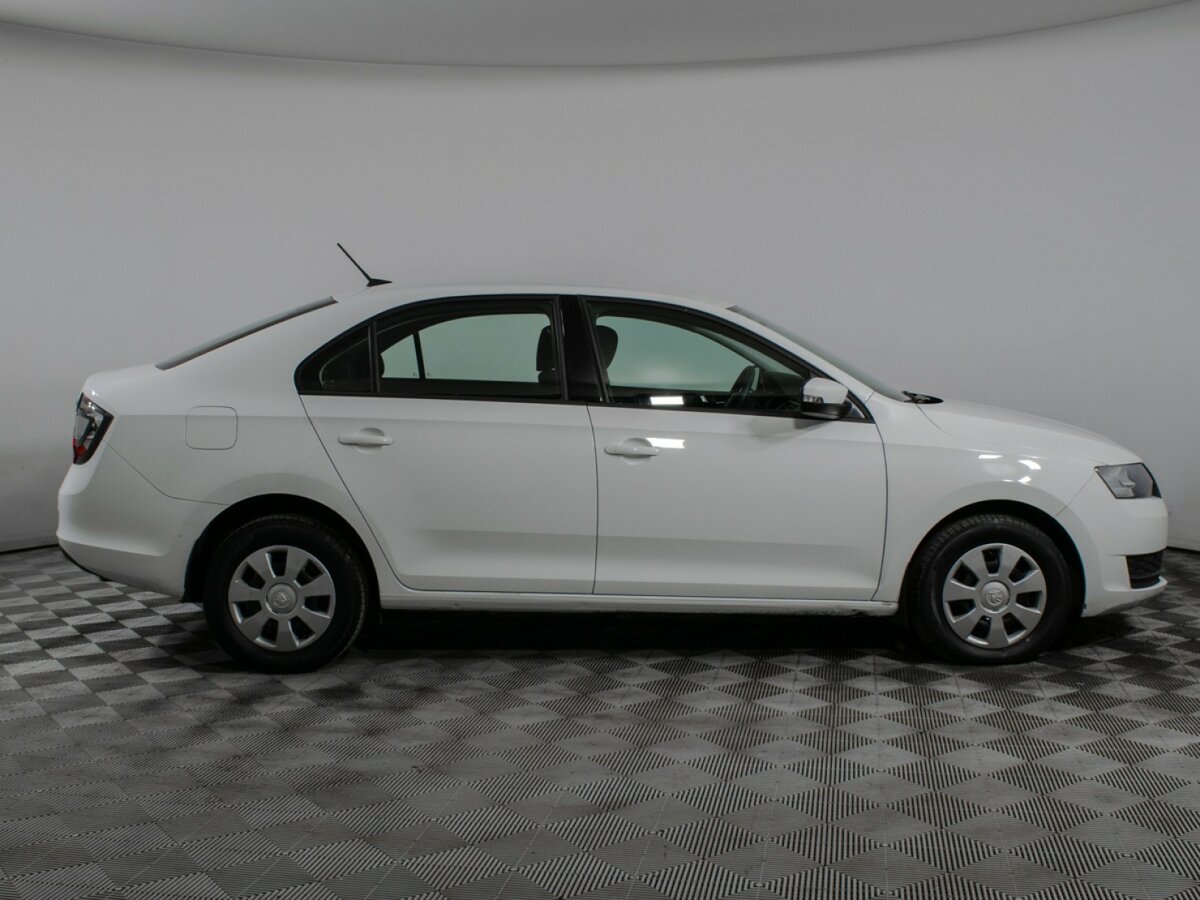 Skoda Rapid с пробегом — 2017 год. Фото: #3