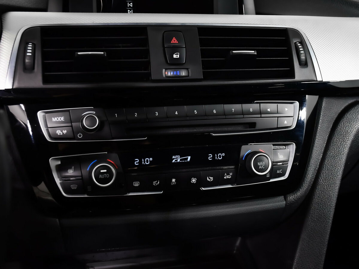 BMW 3 серии с пробегом — 2016 год. Фото: #14