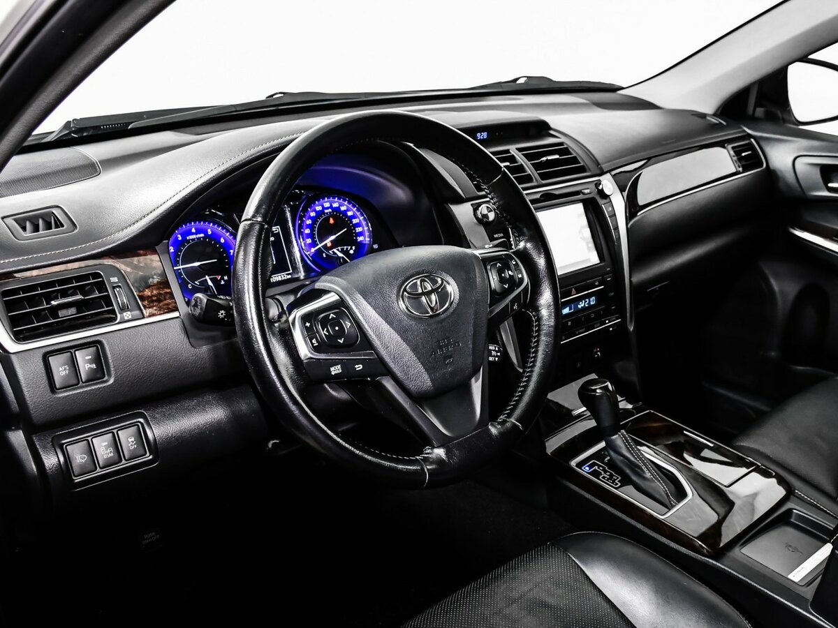Toyota Camry с пробегом — 2016 год. Фото: #9