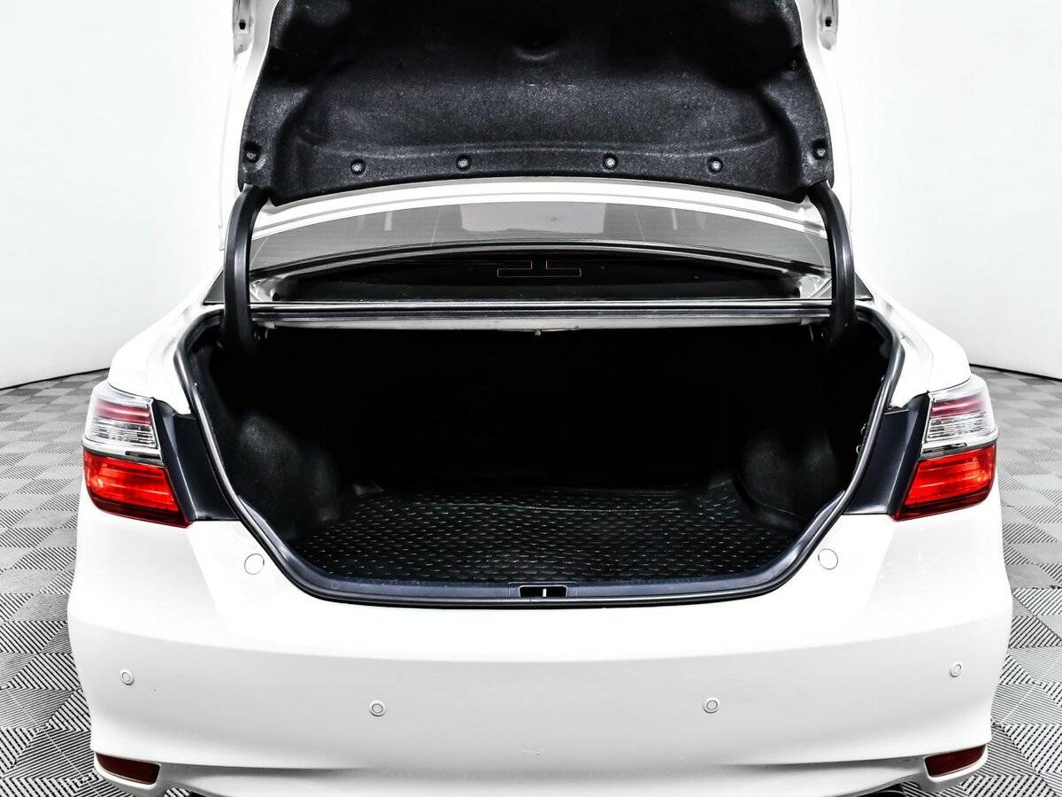 Toyota Camry с пробегом — 2016 год. Фото: #10