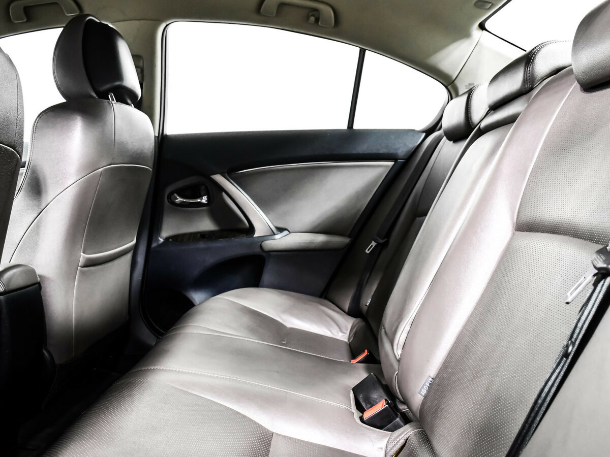 Toyota Avensis с пробегом — 2012 год. Фото: #9