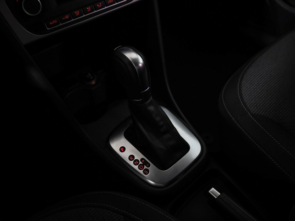 Volkswagen Polo с пробегом — 2015 год. Фото: #11