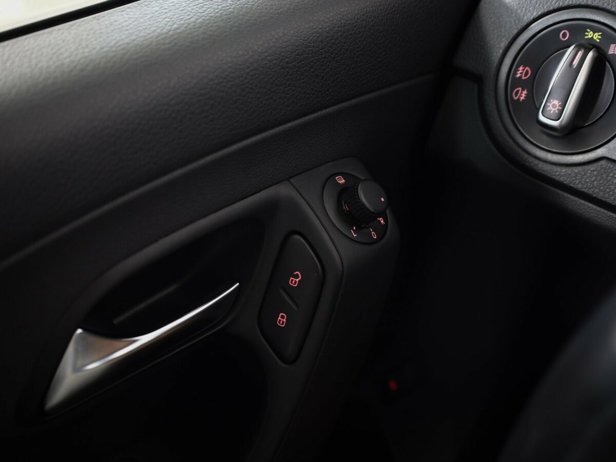 Volkswagen Polo с пробегом — 2015 год. Фото: #14