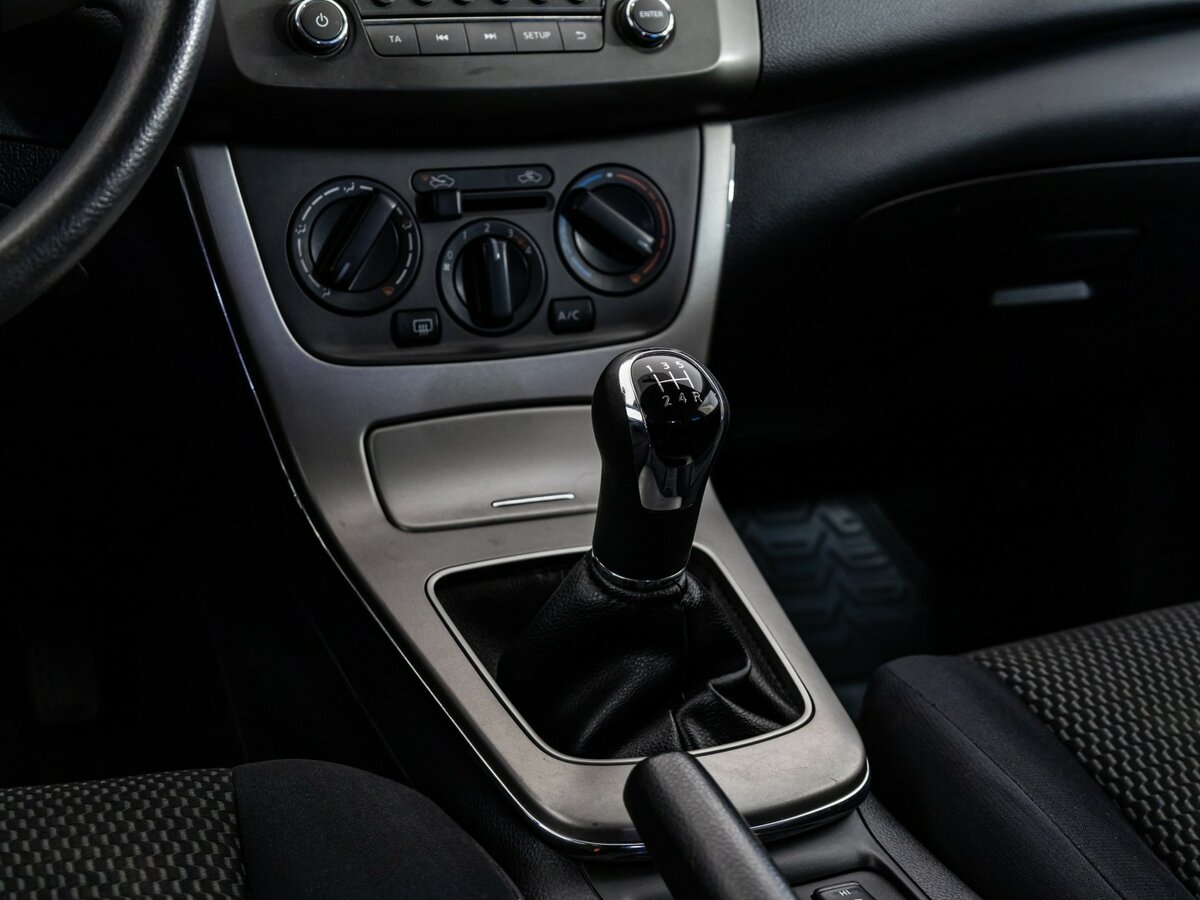 Nissan Sentra с пробегом — 2015 год. Фото: #8