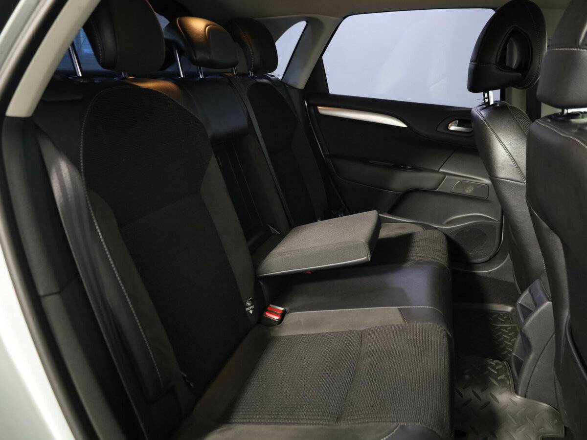 Citroen C4 с пробегом — 2012 год. Фото: #12