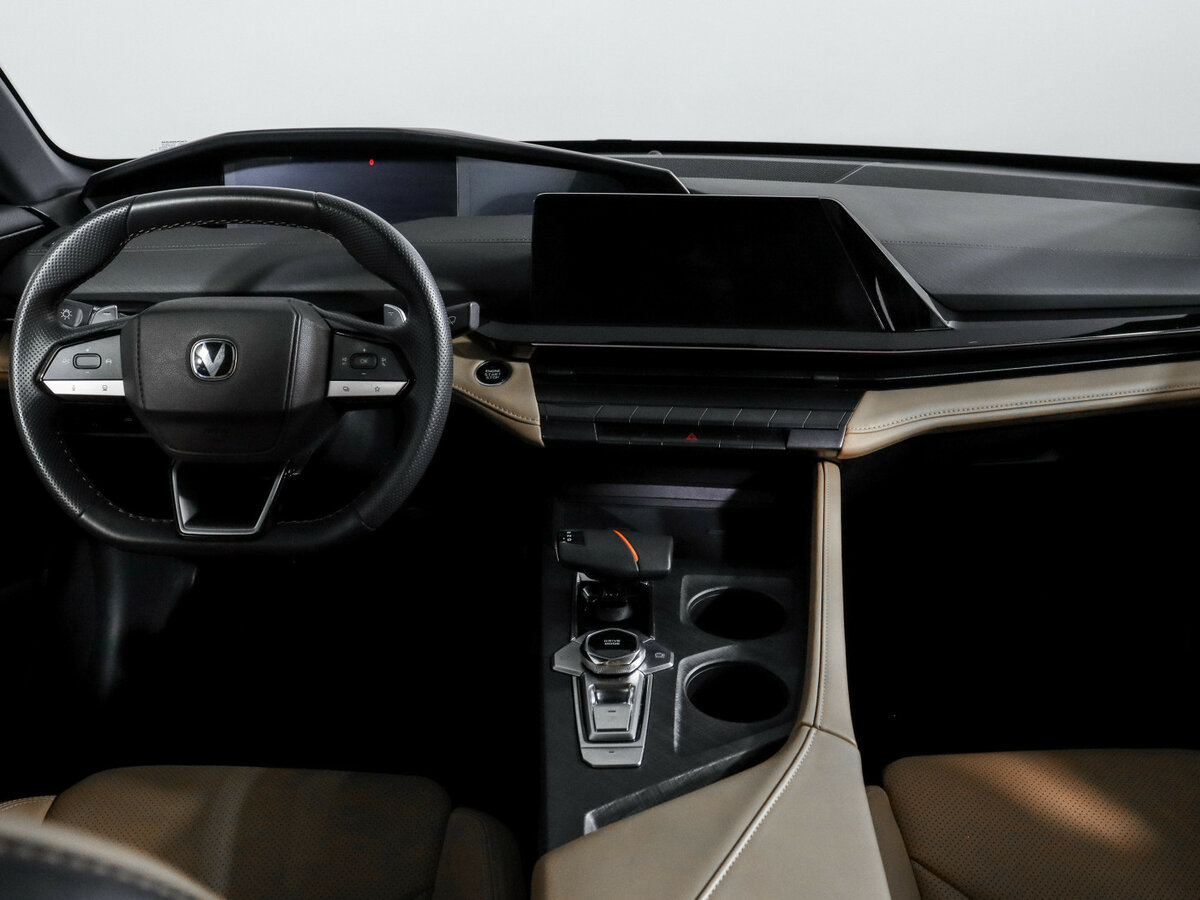 Changan UNI-V с пробегом — 2023 год. Фото: #9