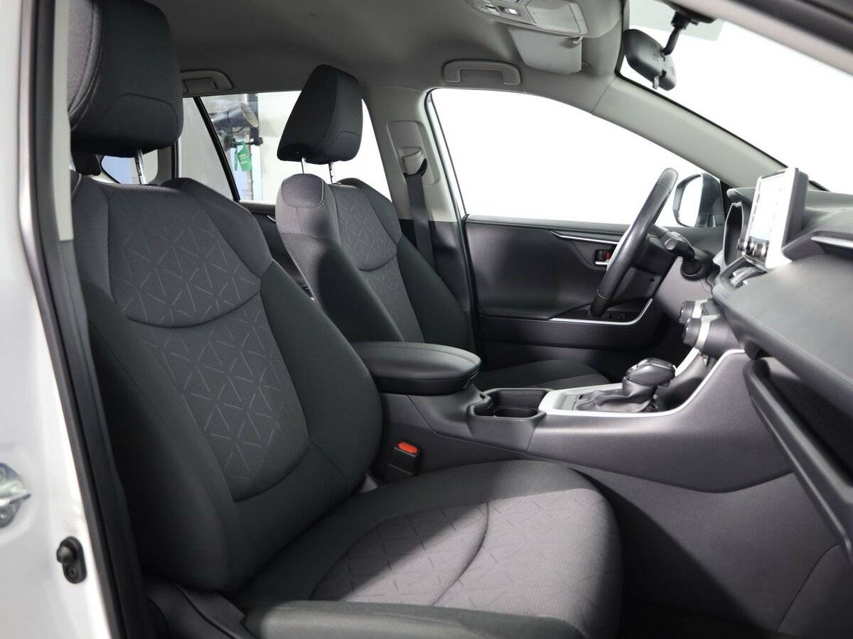 Toyota RAV4 с пробегом — 2019 год. Фото: #11