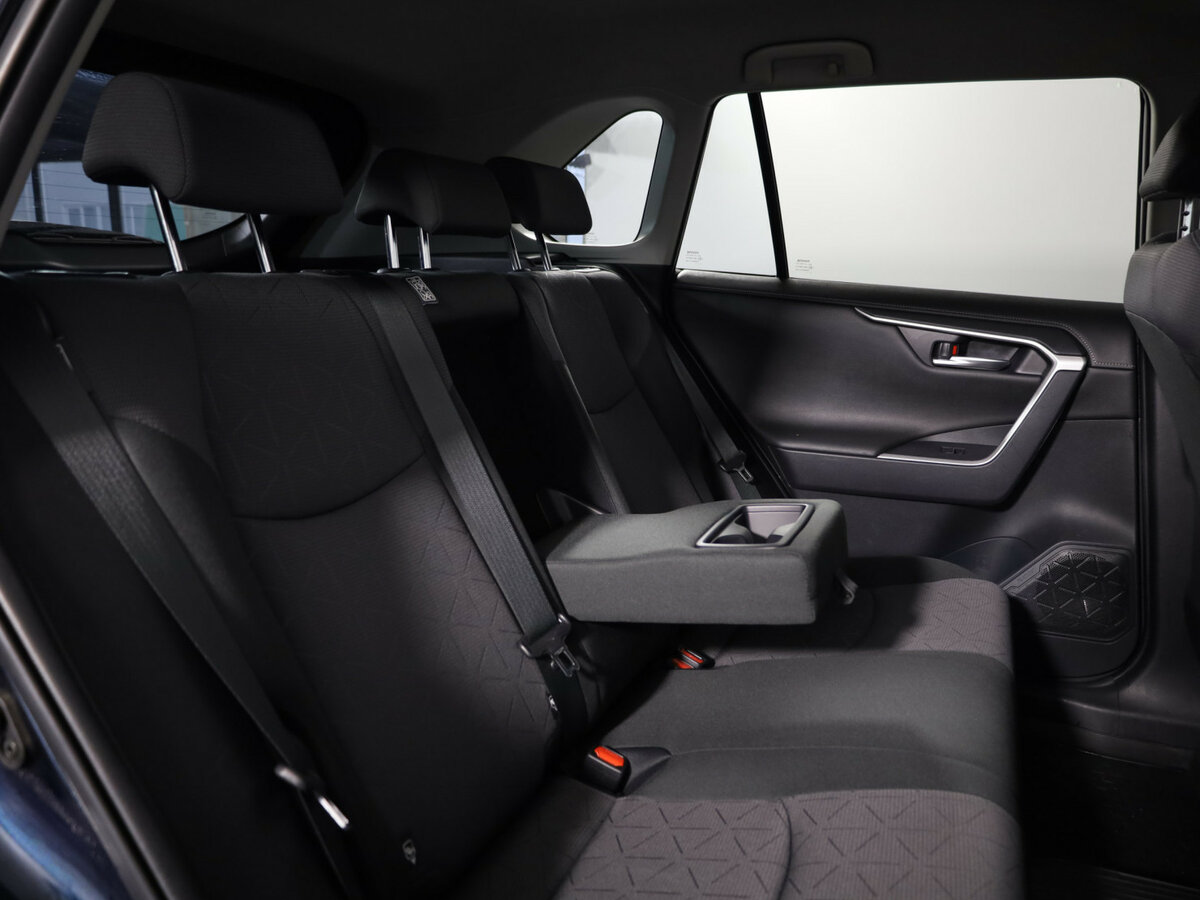 Toyota RAV4 с пробегом — 2019 год. Фото: #13
