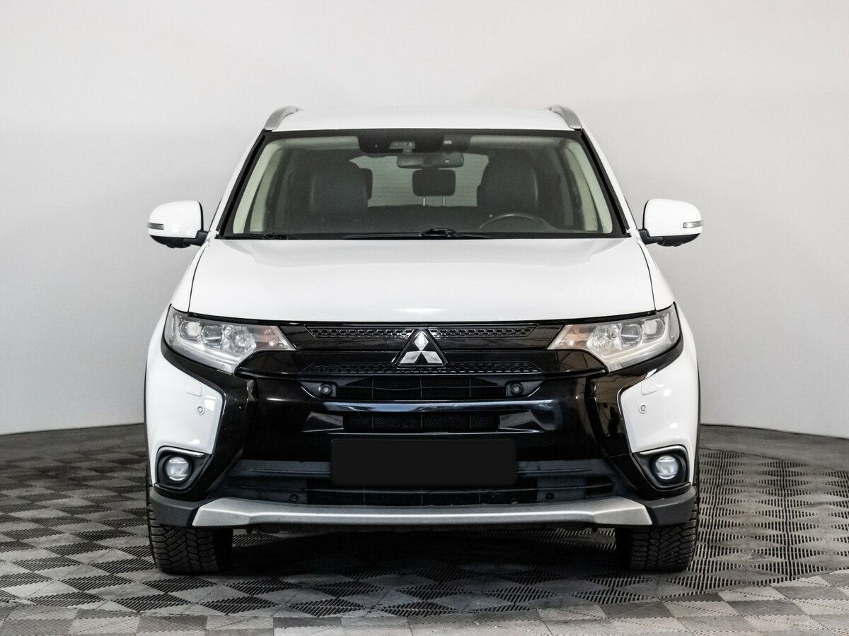 Mitsubishi Outlander с пробегом — 2017 год. Фото: #1