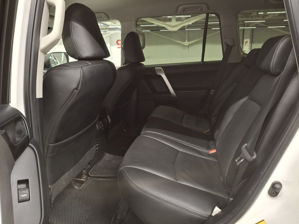 Toyota Land Cruiser Prado с пробегом — 2014 год. Фото: #8