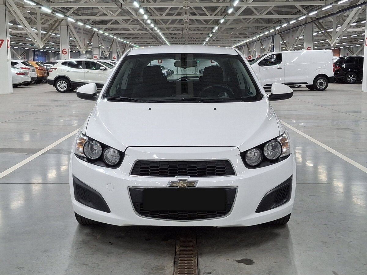 Chevrolet Aveo с пробегом — 2015 год. Фото: #1