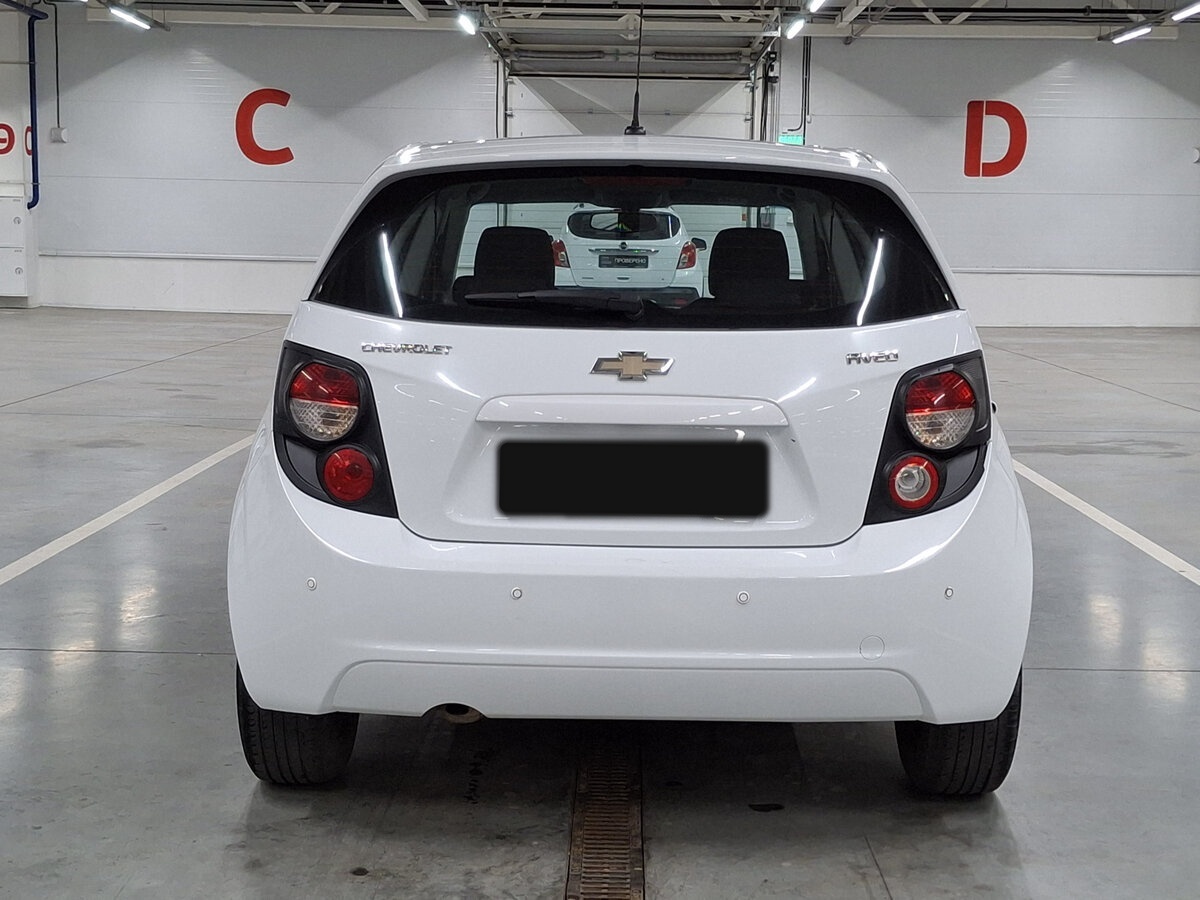 Chevrolet Aveo с пробегом — 2015 год. Фото: #5