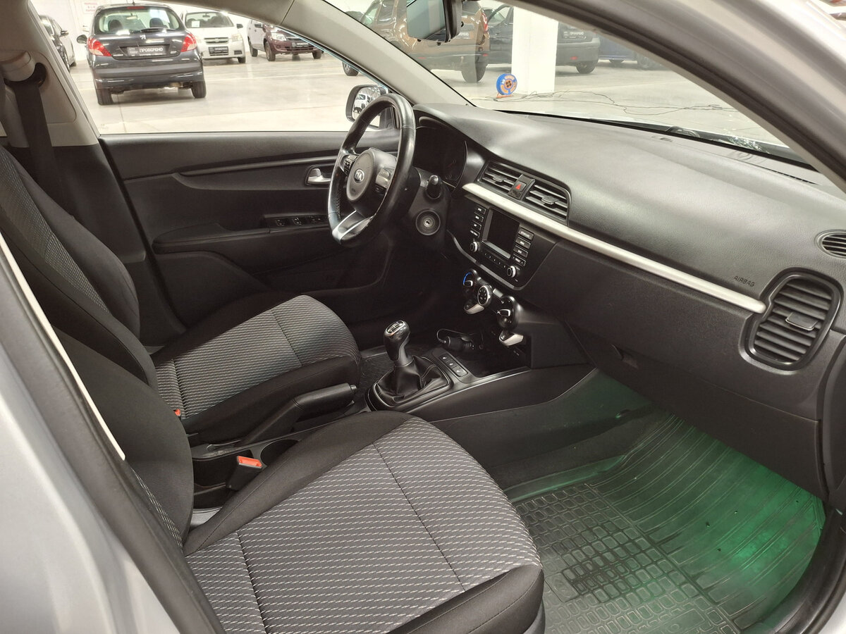 Kia Rio с пробегом — 2017 год. Фото: #10
