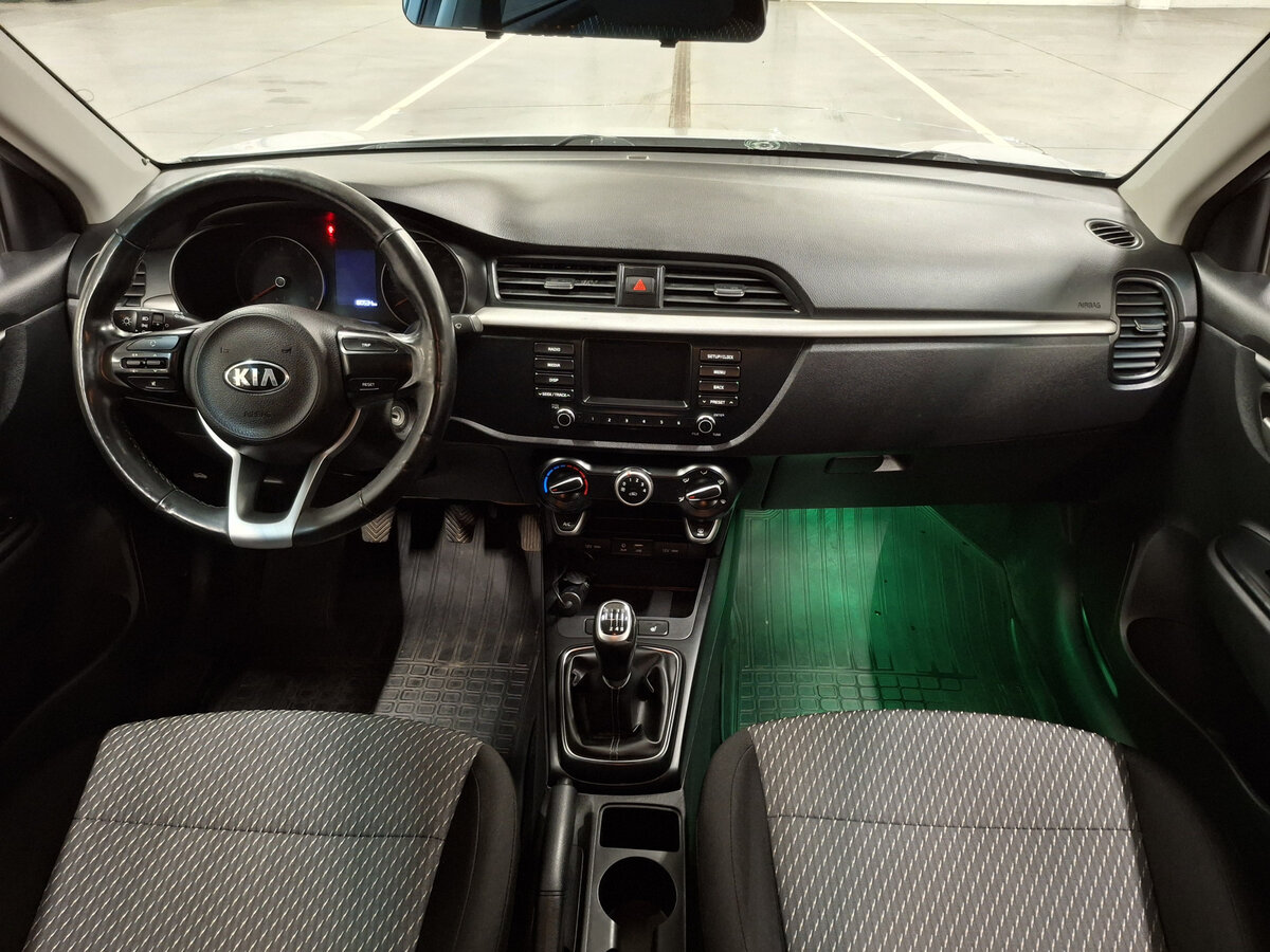 Kia Rio с пробегом — 2017 год. Фото: #13