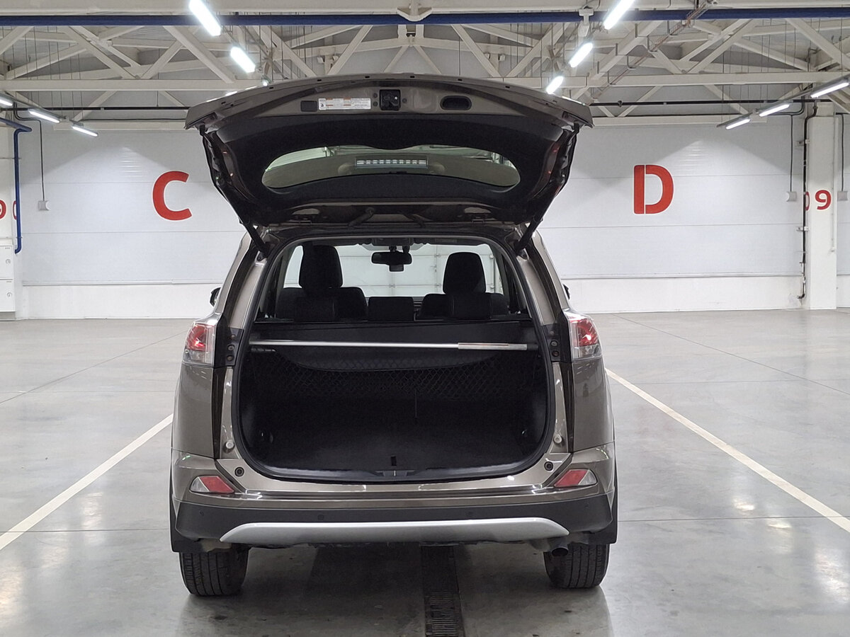 Toyota RAV4 с пробегом — 2015 год. Фото: #8