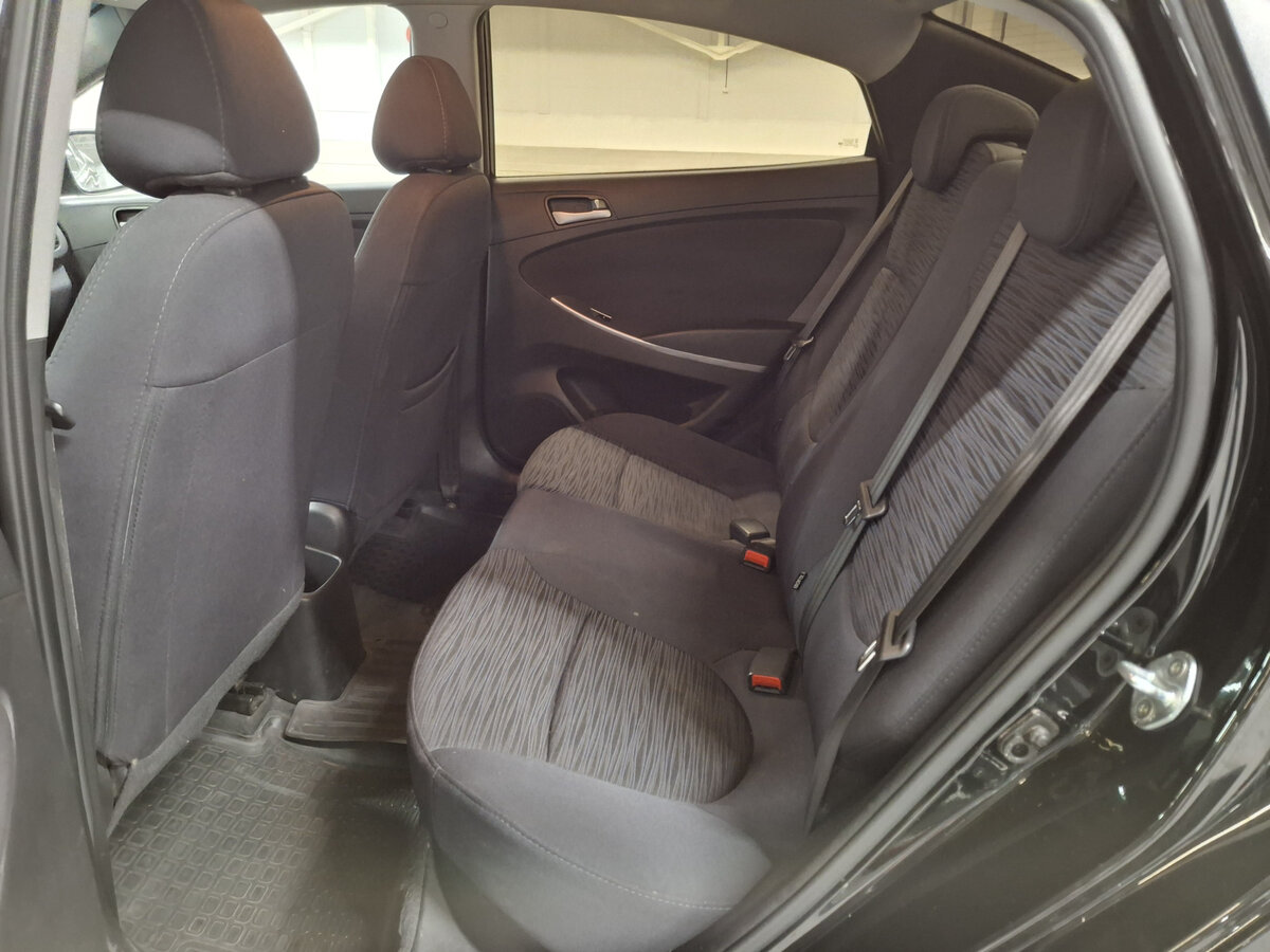 Hyundai Solaris с пробегом — 2015 год. Фото: #11