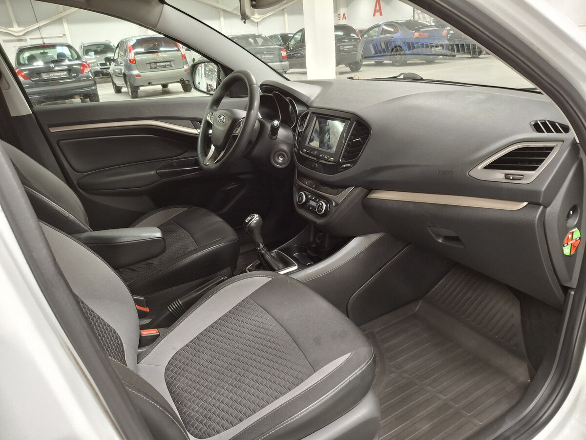 Lada (ВАЗ) Vesta с пробегом — 2017 год. Фото: #10