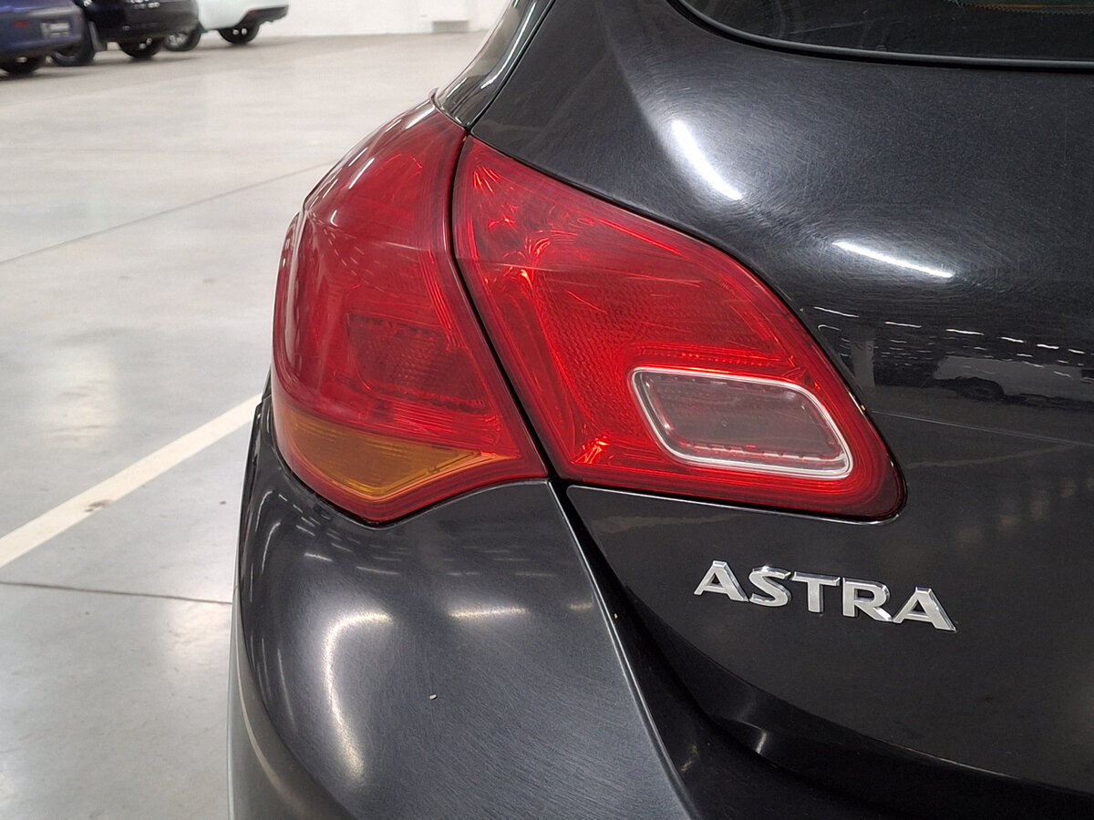 Opel Astra с пробегом — 2013 год. Фото: #8