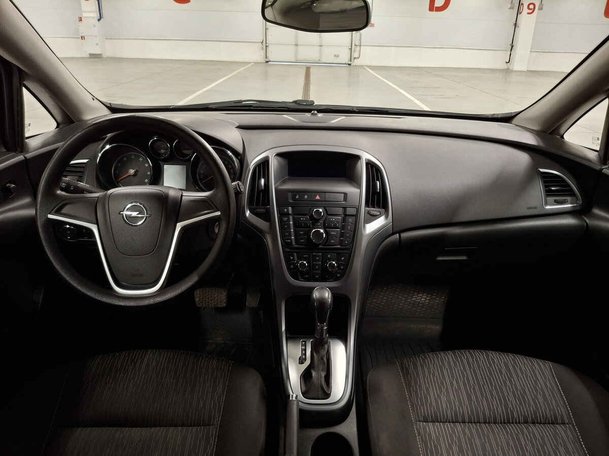 Opel Astra с пробегом — 2013 год. Фото: #13