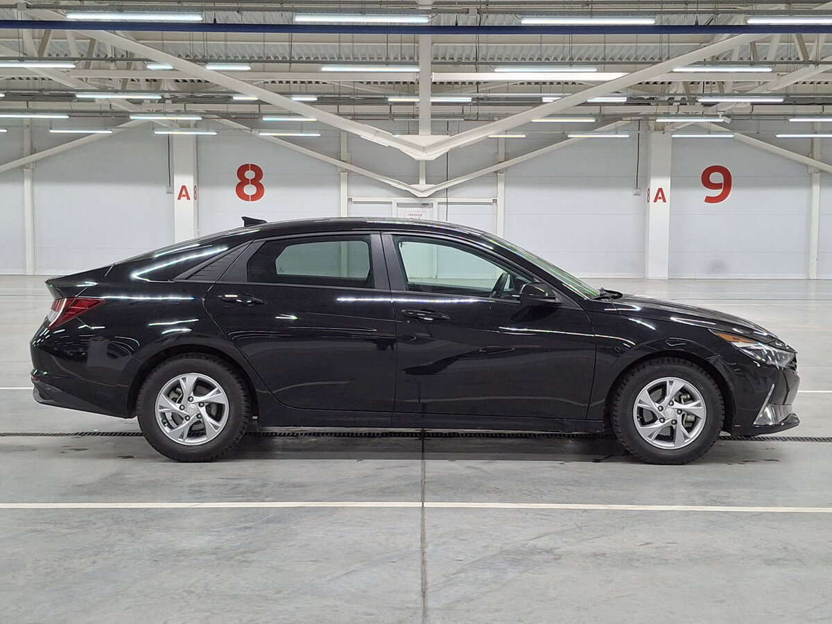 Hyundai Elantra с пробегом — 2020 год. Фото: #3