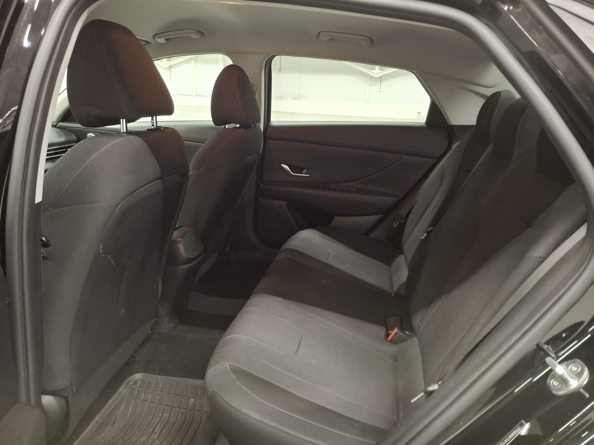 Hyundai Elantra с пробегом — 2020 год. Фото: #11