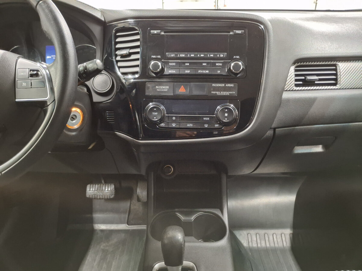 Mitsubishi Outlander с пробегом — 2015 год. Фото: #14