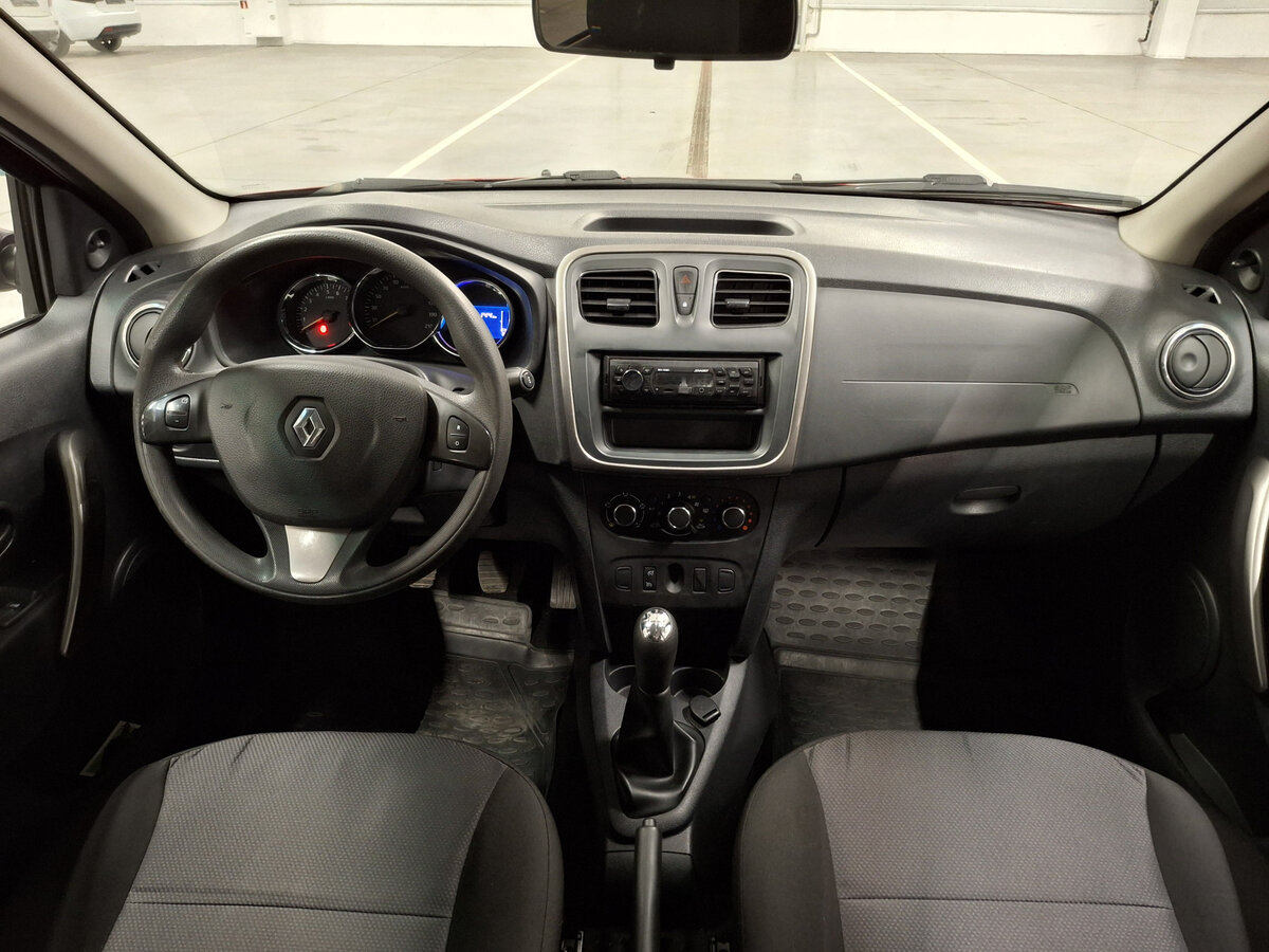 Renault Sandero с пробегом — 2017 год. Фото: #13