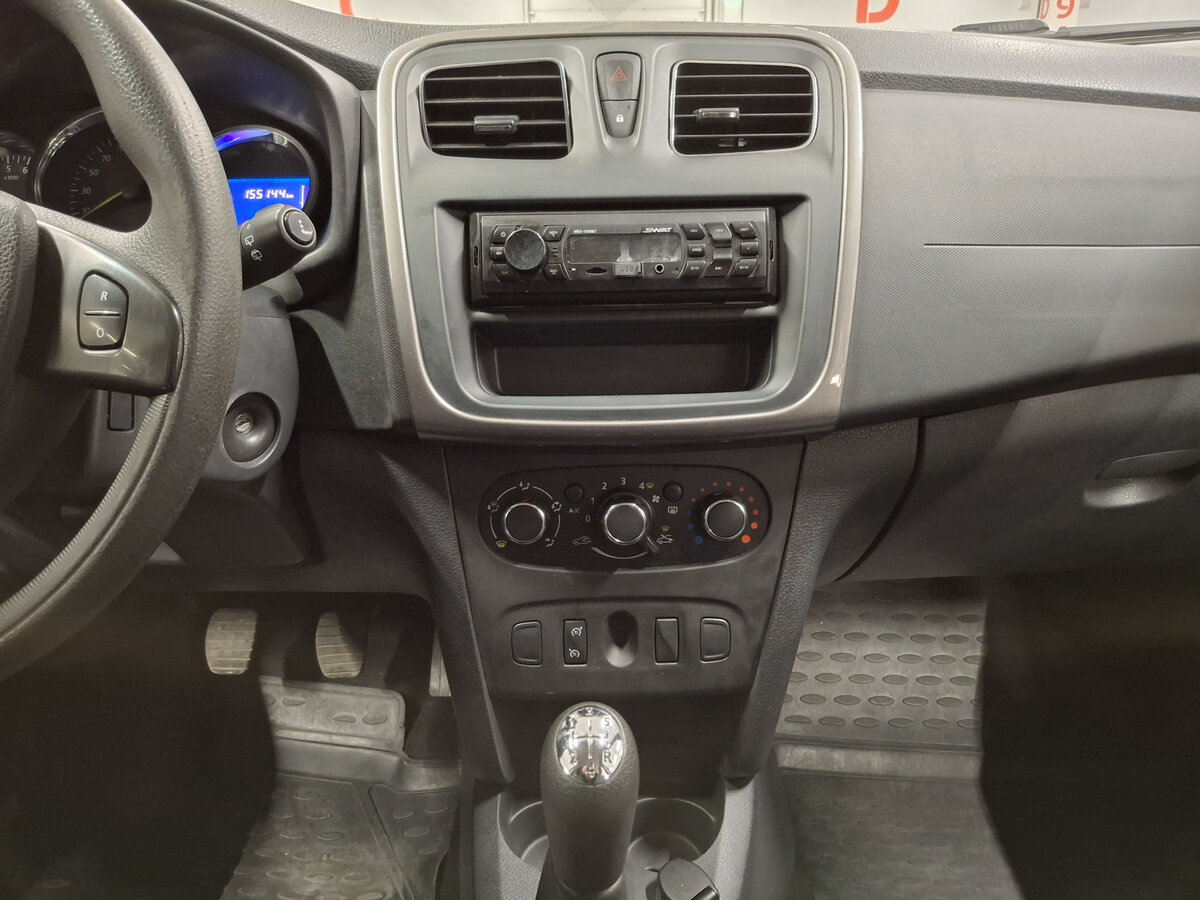 Renault Sandero с пробегом — 2017 год. Фото: #14